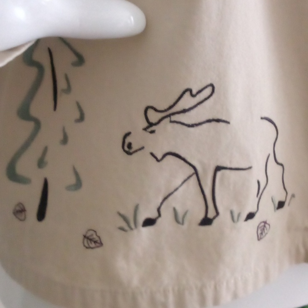 Outdoor Styling! Embroidered Button-Down Moose and 🐻 Top - Picture 2 of 9
